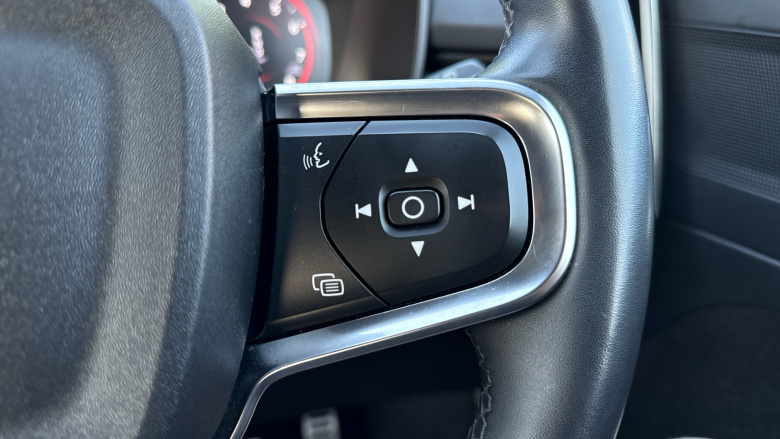 Volvo Xc40 2.0 B4P R DESIGN 5dr Auto Petrol Estate